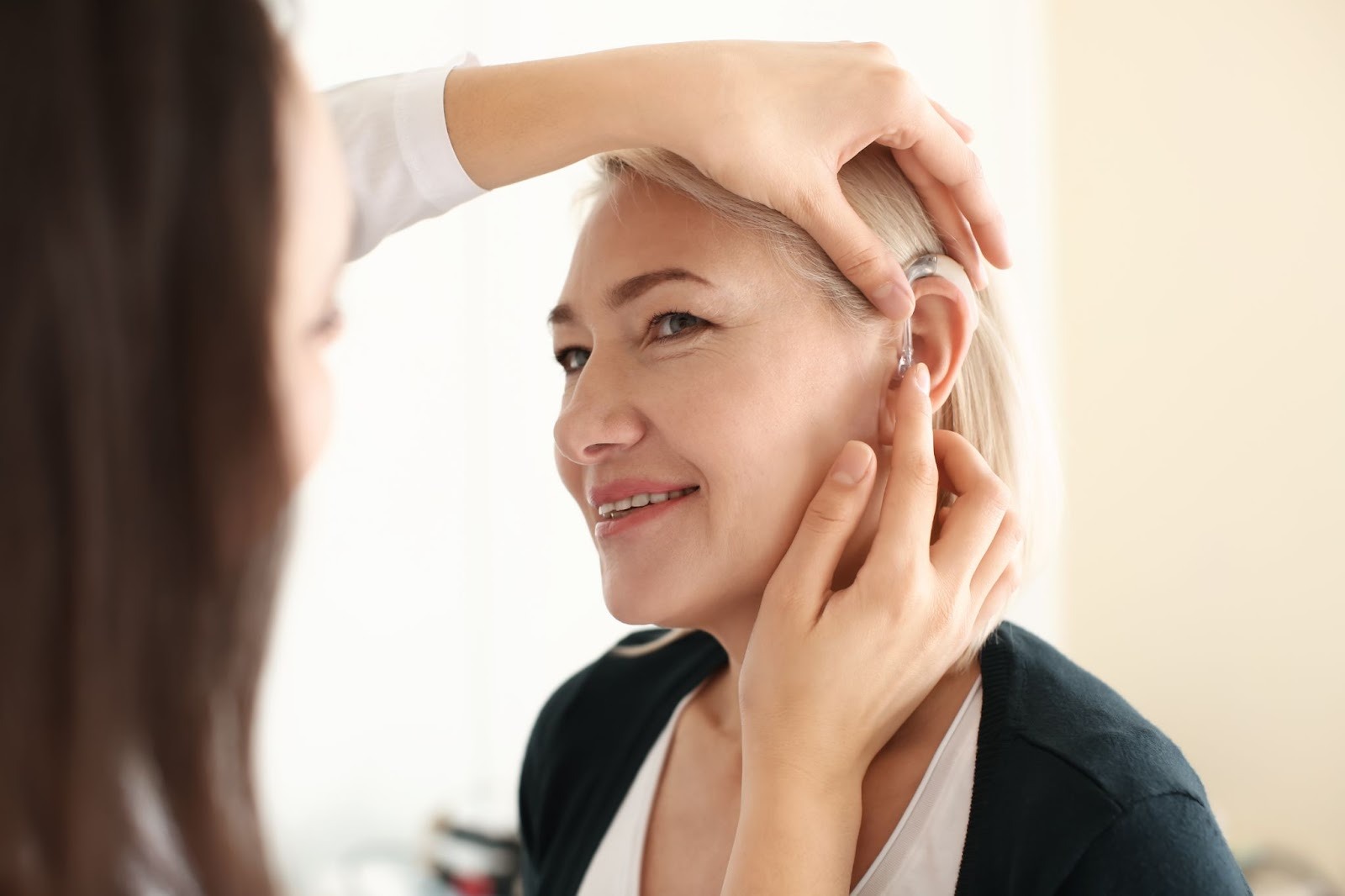 A woman with tinnitus getting hearing aids for treatment